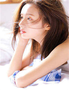 《欧美电影《勃起》-美女脱体小游戏》